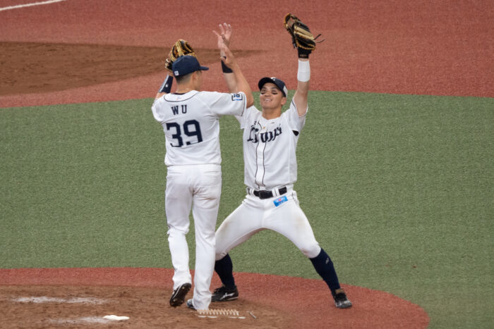 呉&山田